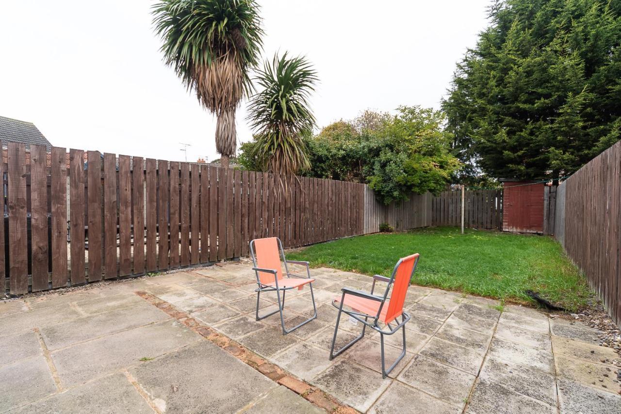 J'S Home Away From Home Fresh 2 Bedroom Garden Parking Kingston upon Hull Exterior photo